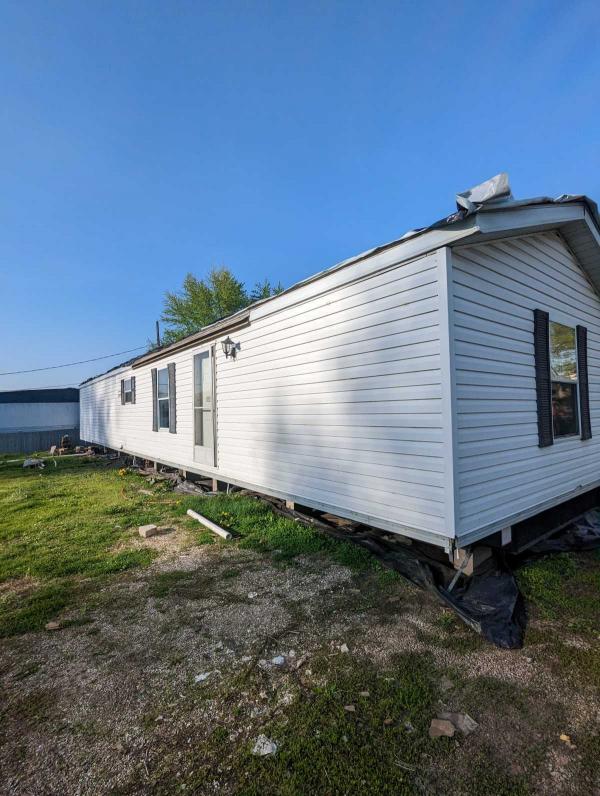 1997 Skyline Mobile Home For Sale or Rent 611 W. Matthews Street Unit
