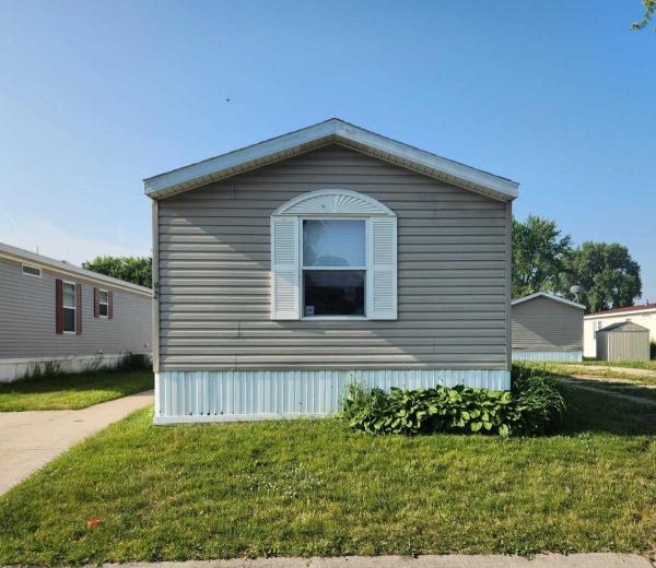 2004 Skyline Mobile Home For Sale 92 Candlelight Drive Sauk Village, IL